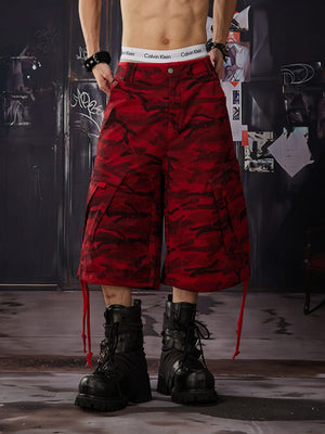 Rote Camo Wide Leg Cargoshorts – am Model, Vorderseite | XoKool