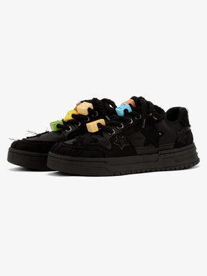 Zapatillas skate negras desgastadas con parches de estrellas – par en 3/4 | XoKool