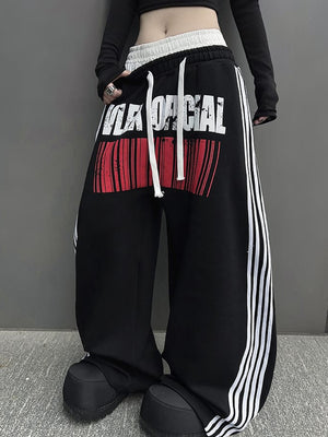 Side stripe sweatpants – Black, on model front close | XoKool