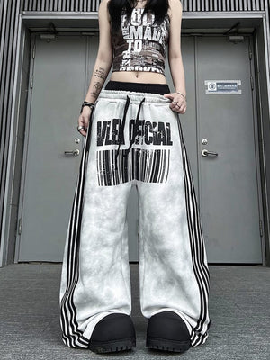 Side stripe sweatpants – Washed Grey, on model front | XoKool