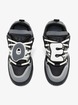 Letter patch skate shoes – detail view | XoKool
