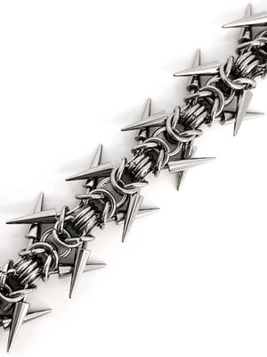 Pulsera de cadena con pinchos – primer plano | XoKool