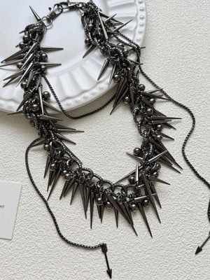 Wallet Chain mit Spikes – flach liegend mit langen Ketten | XoKool
