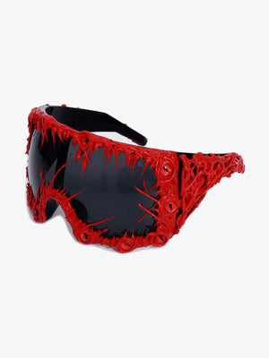 Sonnenbrille mit Spikes im Shield-Style und roten Strasssteinen – Rot, Schrägansicht | XoKool