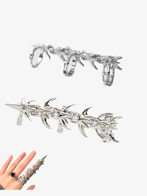 Spiked Spine Ring für den ganzen Finger in Silberoptik – Collage: Ansicht von oben und seitlich sowie am Finger getragen | XoKool