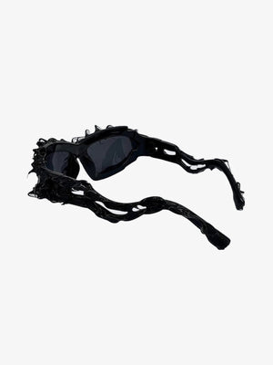 Gafas de sol con pinchos – negras, en ángulo | XoKool