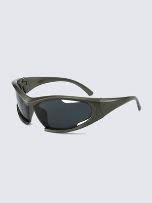Sport-Wrap-Sonnenbrille mit Shield-Gläsern in sechs Farben – Grau, schräge Ansicht | XoKool