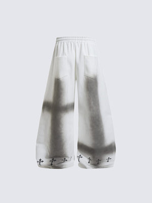 Y2K Jogginghose mit Gothic-Kreuz und Spray-Fade – Weiß, Rückansicht flach | XoKool