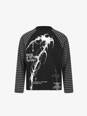 T-Shirt mit gestreiften Ärmeln und Gothic-Kreuz-Print – Schwarz, Vorderansicht | XoKool