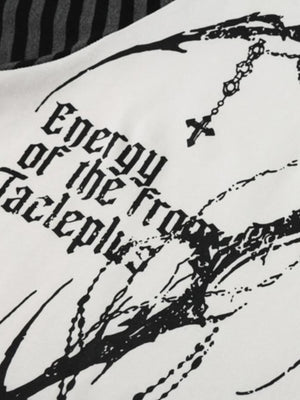 Gothic T-Shirt mit gestreiften Ärmeln – Schrift-Graphic vorn im Detail | XoKool