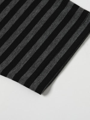 Gothic T-Shirt mit gestreiften Ärmeln – gestreifter Ärmel im Detail | XoKool