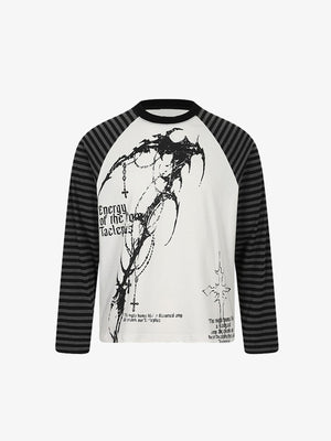 T-Shirt mit gestreiften Ärmeln und Gothic-Kreuz-Print – Weiß, Vorderansicht | XoKool