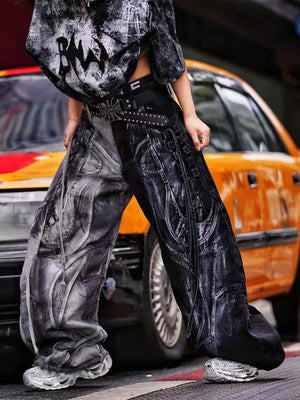 Zweifarbige Wide Leg Jeans mit geschwungenen Einsätzen – am Model, Dreiviertelansicht von vorn, Street | XoKool