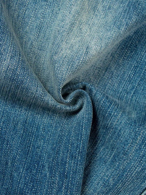 Jeans balloon con efecto lavado vintage y costuras curvas – detalle de la tela | XoKool
