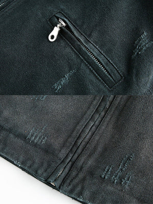 Schwarze Graphic Workwear-Jacke – Nahaufnahme von Reißverschlusstasche und Distressed-Details | XoKool