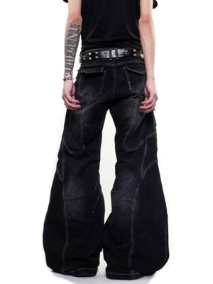 Jeans de pierna ancha con cordones en negro lavado, en modelo, vista trasera | XoKool