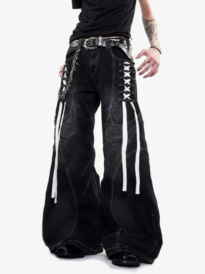 Jeans de pierna ancha con cordones en negro lavado, en modelo, vista frontal | XoKool