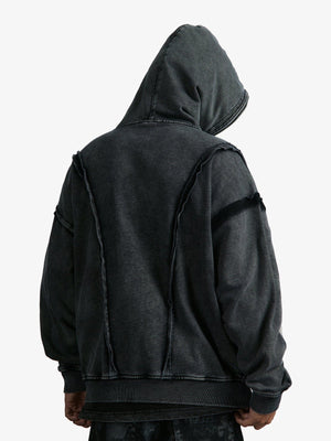 Hoodie oversize con cierre, borde sin rematar y negro lavado – Sobre modelo, espalda | XoKool
