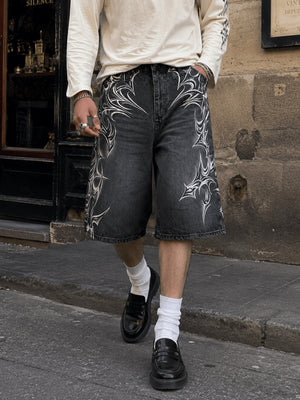 Jorts mit Tribal-Print – am Model, Vorderansicht, Straße | XoKool