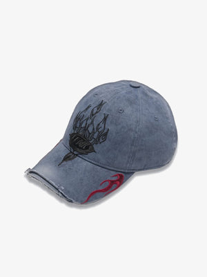 Washed Blaue Cap mit Flammen-Wappen-Stickerei – seitliche Dreiviertelansicht | XoKool