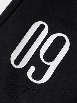 Jogginghose mit Print – Schwarz, Zahlenprint im Detail | XoKool