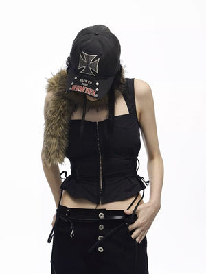 Cap mit Kreuz-Nieten – Washed Black, am Model im kompletten Look | XoKool