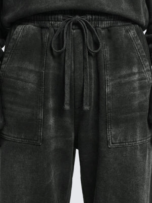Pantalones deportivos con cremallera en el bajo – en modelo, primer plano del bolsillo delantero | XoKool