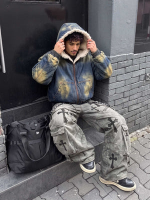 Gothic cargo pants – Street photo, seated | XoKool