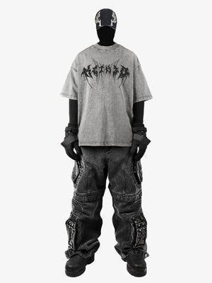 Washed Boxy T-Shirt in Grau mit Metall-Schriftzug – am Model, Vorderansicht | XoKool