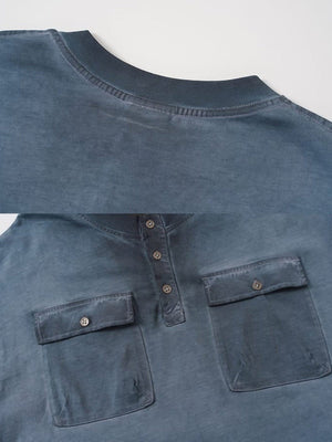 Camiseta henley con efecto lavado – detalle del escote y los bolsillos | XoKool