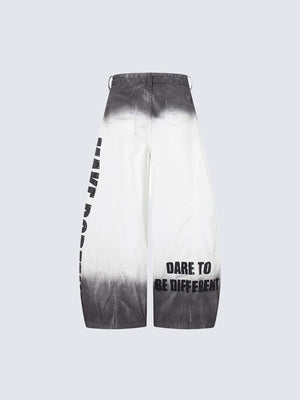 Weiße Baggy Jeans mit Ombre Fade und Zahlenprint – hinten flach | XoKool