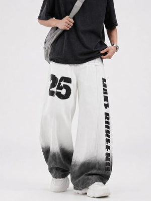 Weiße Baggy Jeans mit Ombre Fade und Zahlenprint – am Model, vorne | XoKool
