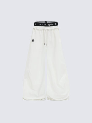 Pantalones paracaídas de pierna ancha con cintura estampada de cruces – Blanco, vista frontal | XoKool
