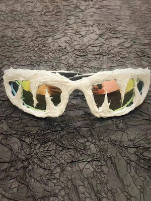 Wraparound-Sonnenbrille mit Fang-Ausschnitt im Gestell – weißes Gestell, Regenbogen-Gläser | XoKool