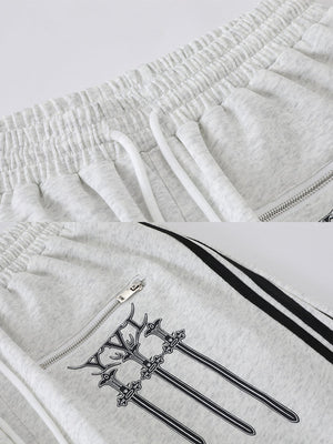 Jogginghose mit Zip-Taschen – Bund und Schwert-Print im Detail | XoKool