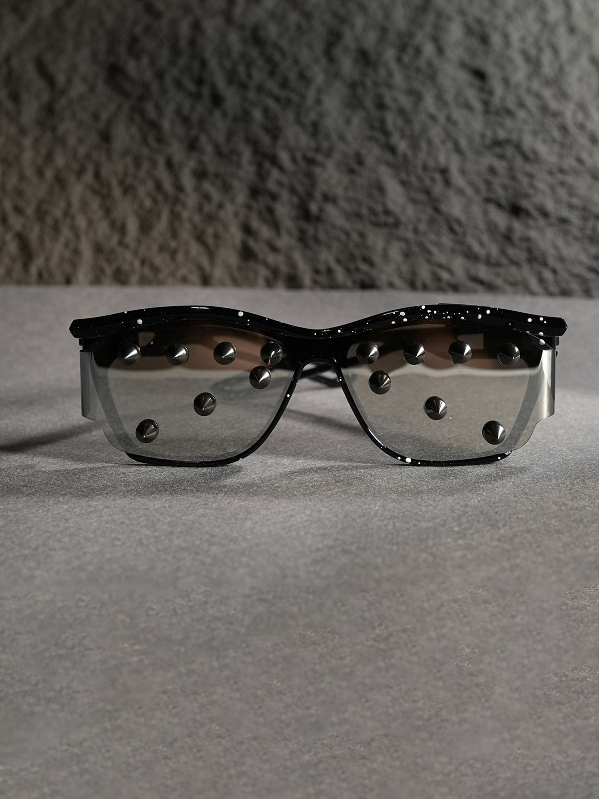 Streetwear Metal Rivet Curved Lens Glasses - image 4