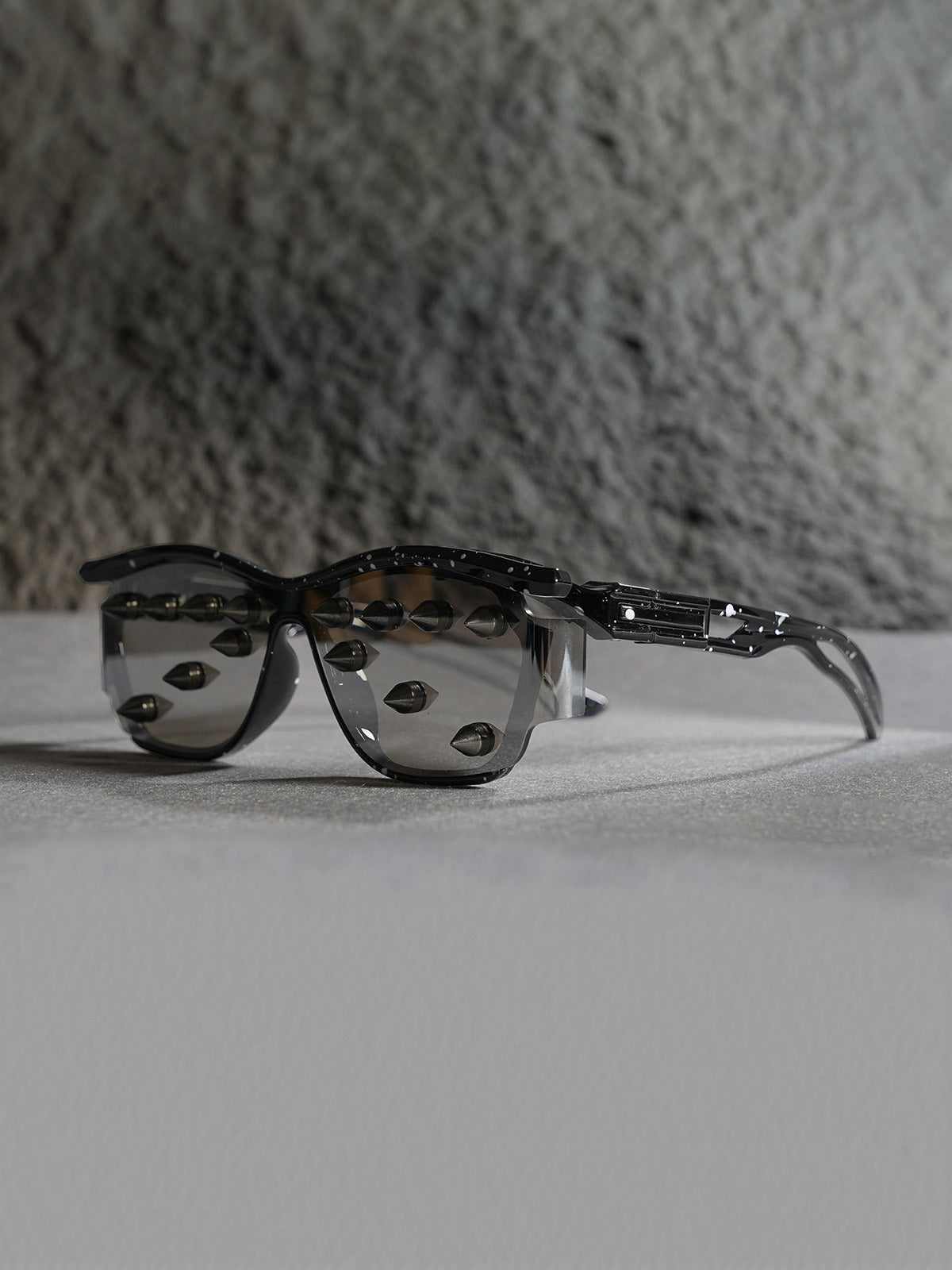 Streetwear Metal Rivet Curved Lens Glasses - image 5