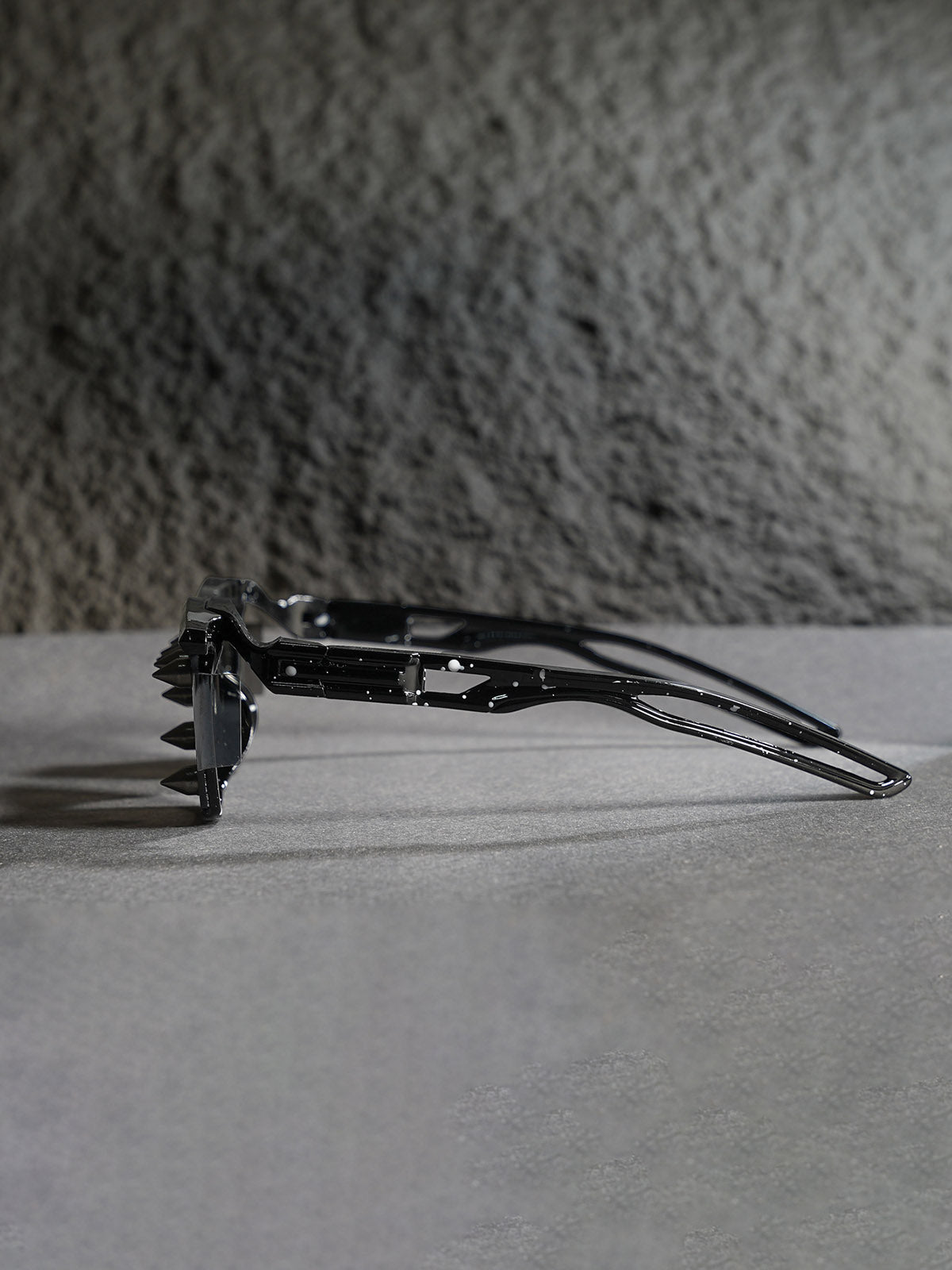 Streetwear Metal Rivet Curved Lens Glasses - image 7