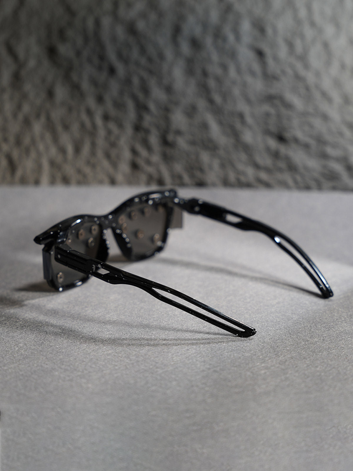 Streetwear Metal Rivet Curved Lens Glasses - image 8