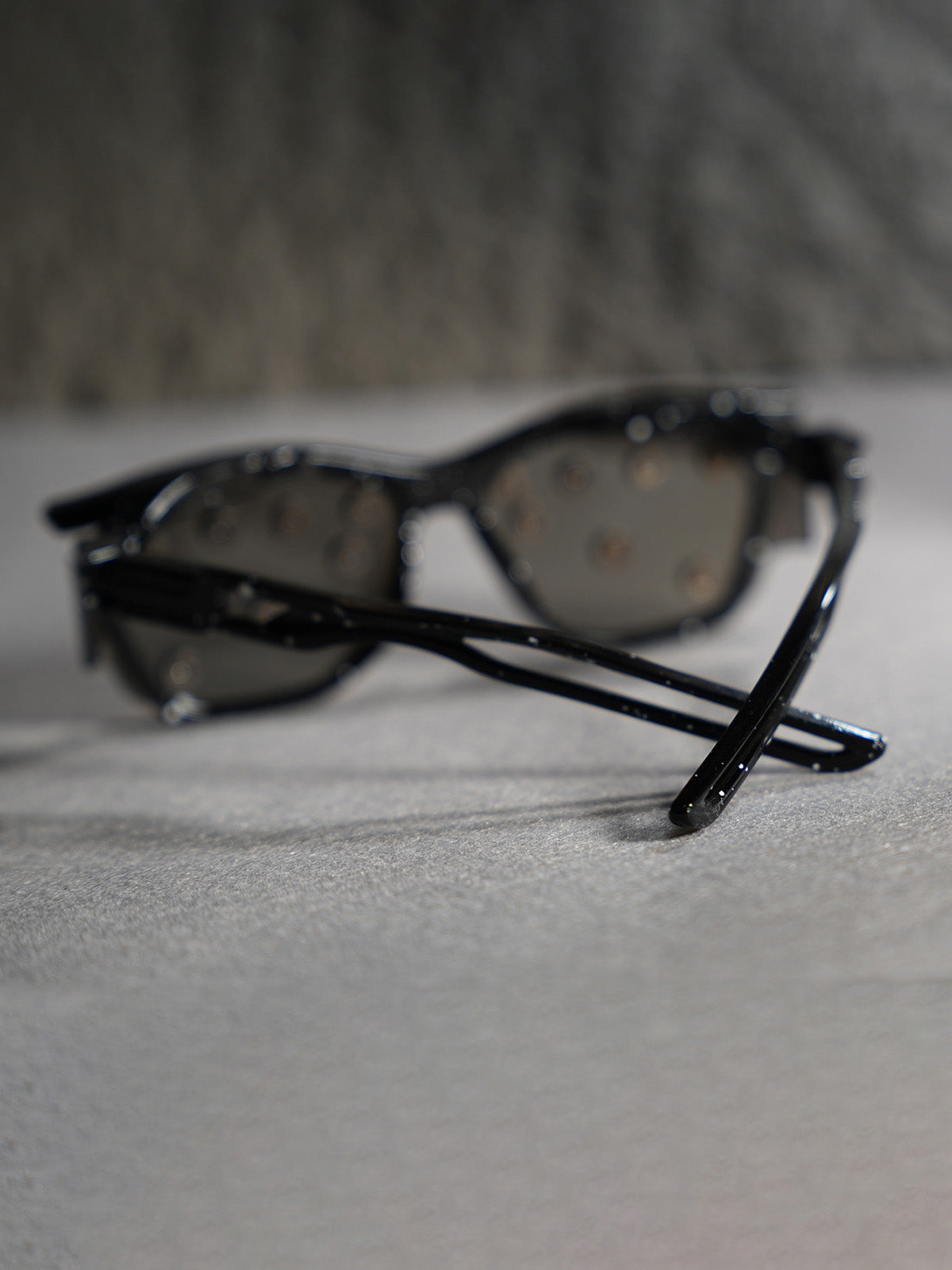 Streetwear Metal Rivet Curved Lens Glasses - image 9