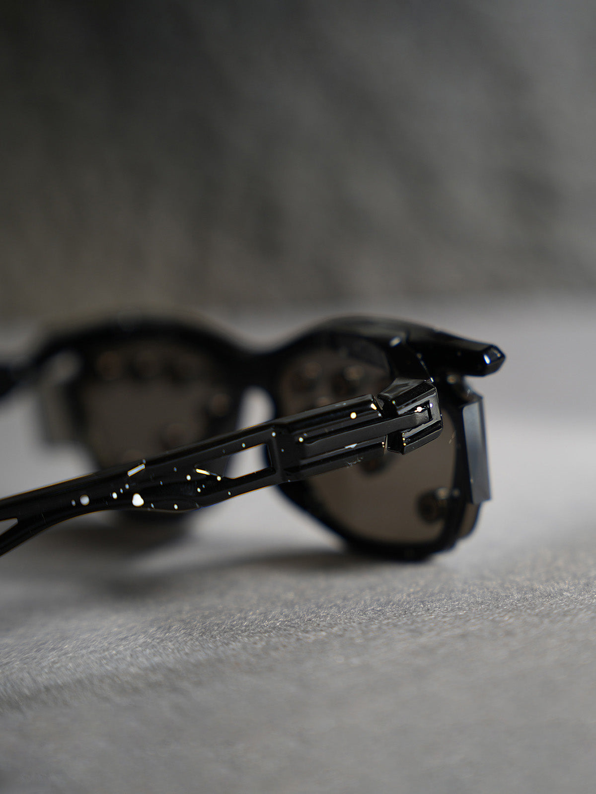 Streetwear Metal Rivet Curved Lens Glasses - image 11