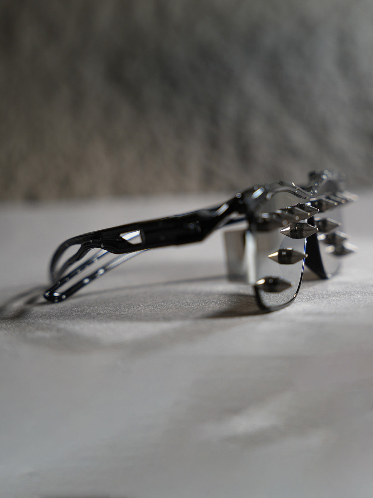 Streetwear Metal Rivet Curved Lens Glasses - image 12