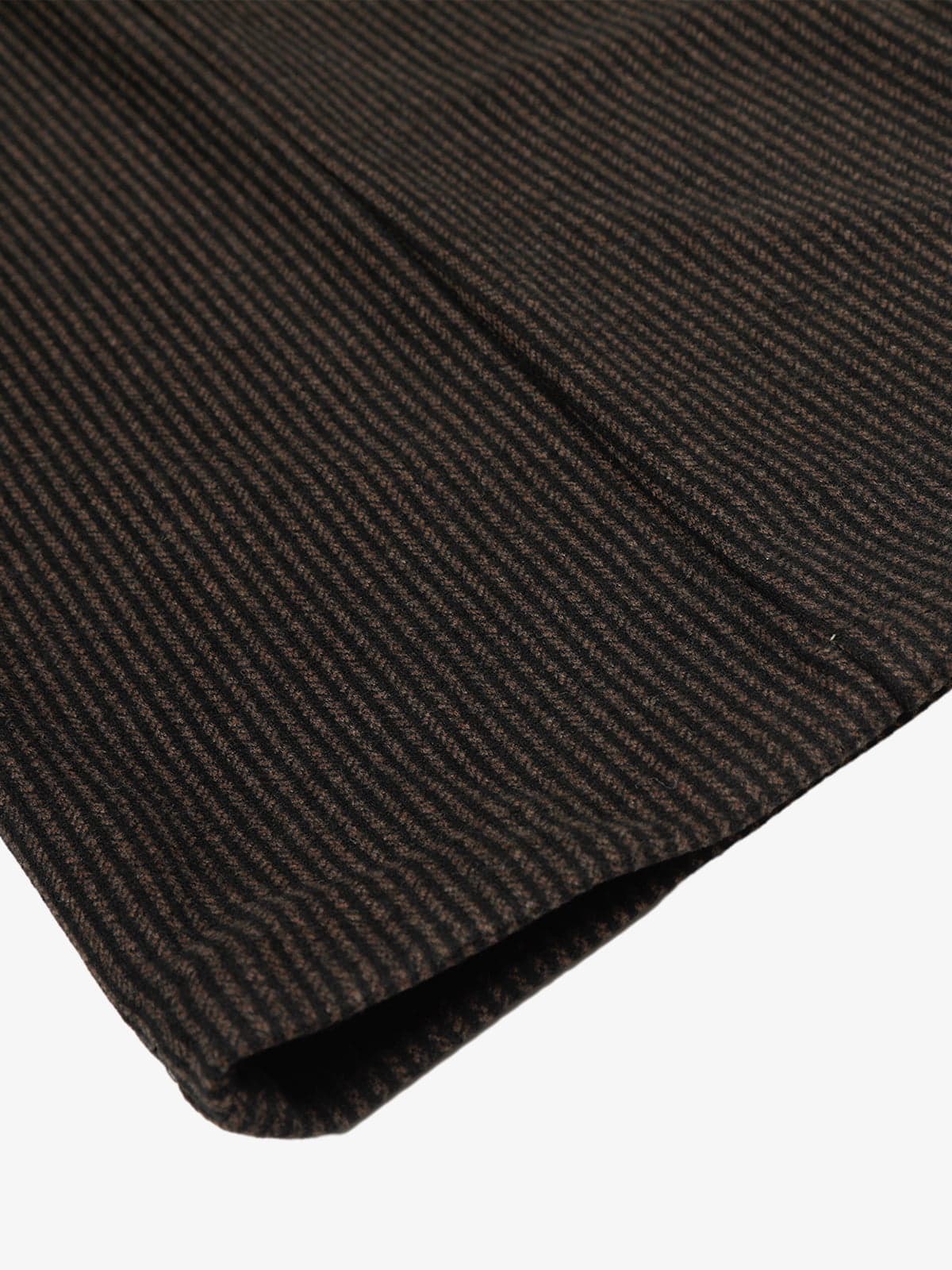 Pantalones plisados de pierna ancha – detalle del bajo y la textura | XoKool