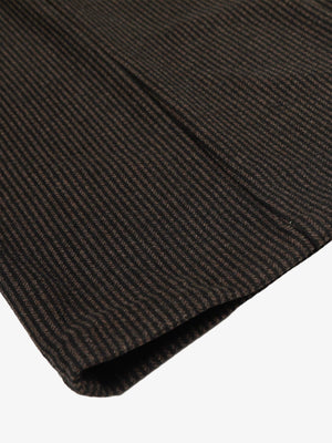 Pantalones plisados de pierna ancha – detalle del bajo y la textura | XoKool