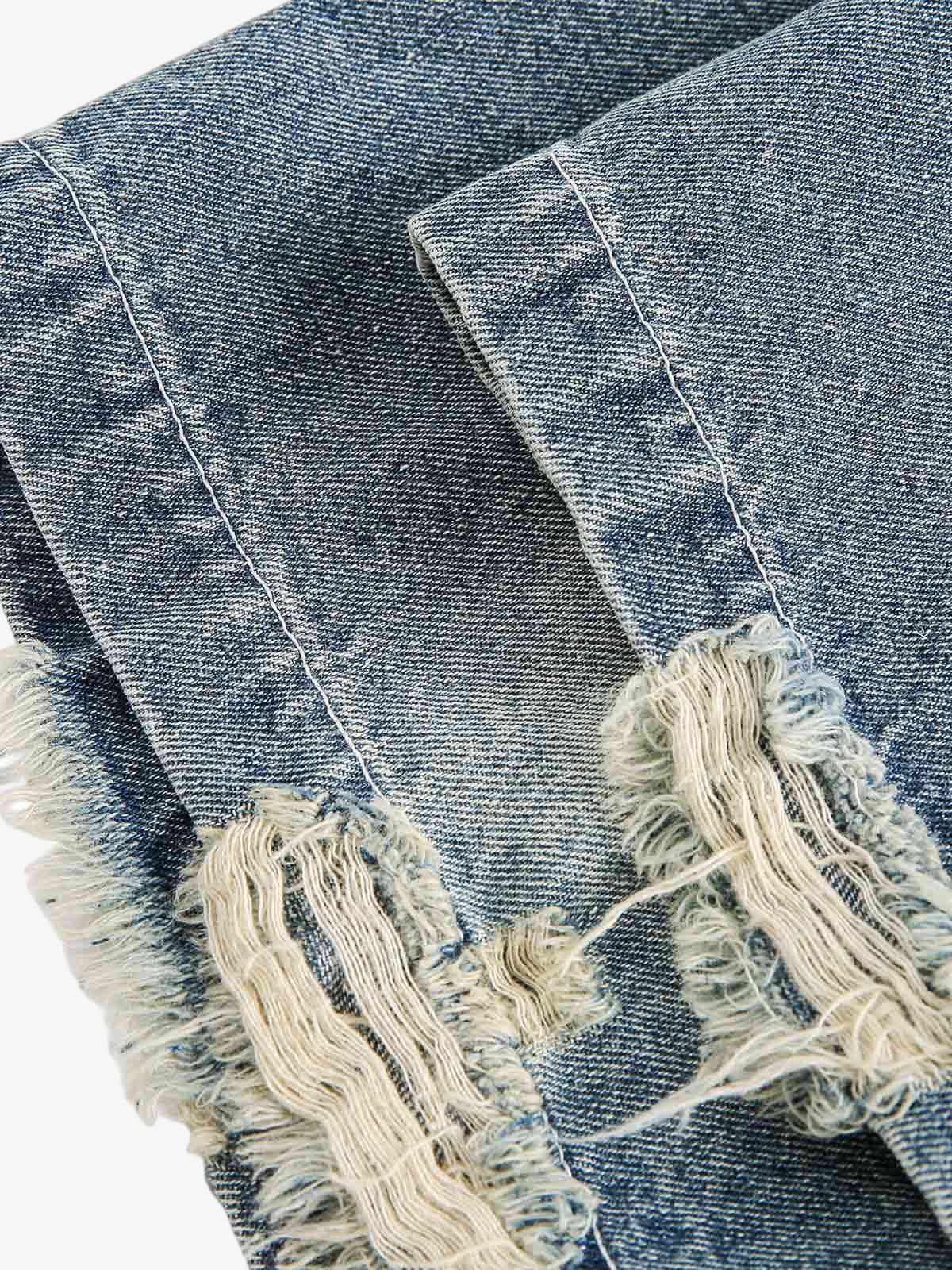 Jeanshemd mit Blumenstickerei – zerrissener Ärmel in Nahaufnahme | XoKool