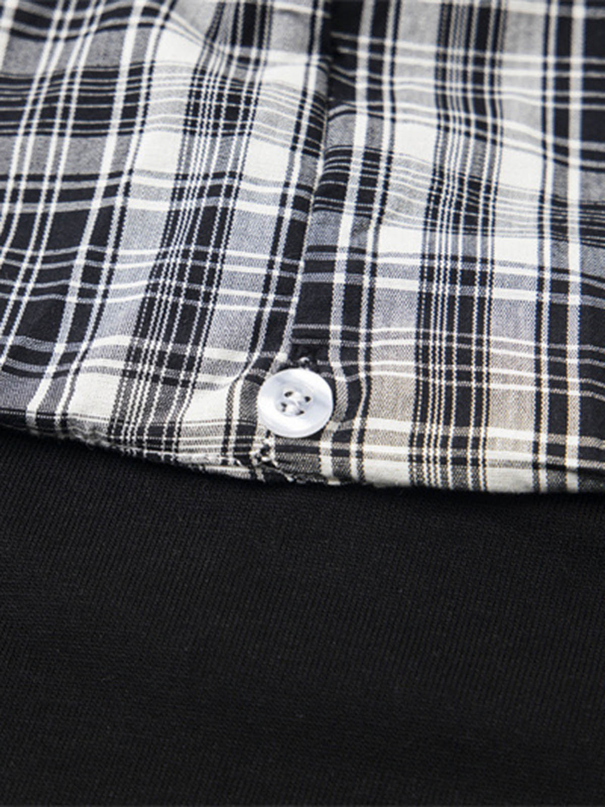 Plaid hood tee – plaid button close-up | XoKool
