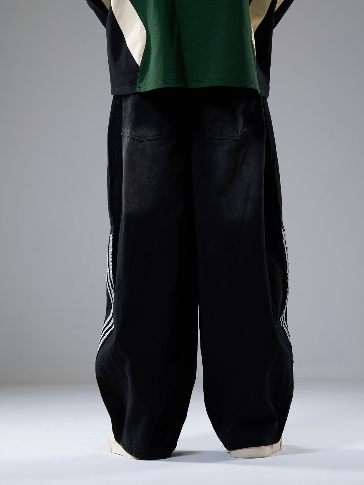 Contrast Side Stripe Denim Barrel Jeans - image 8