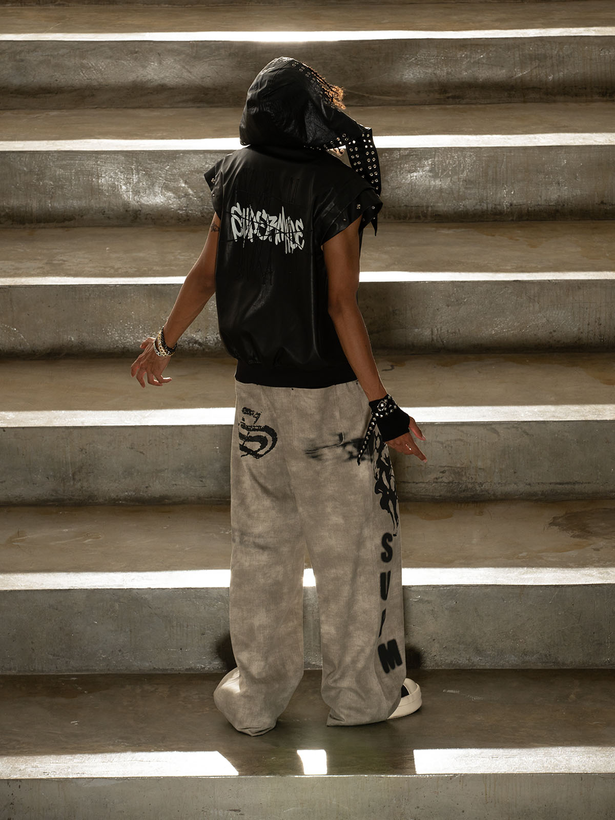 Thorn Destruction Frame Pattern Leather Vest - image 10