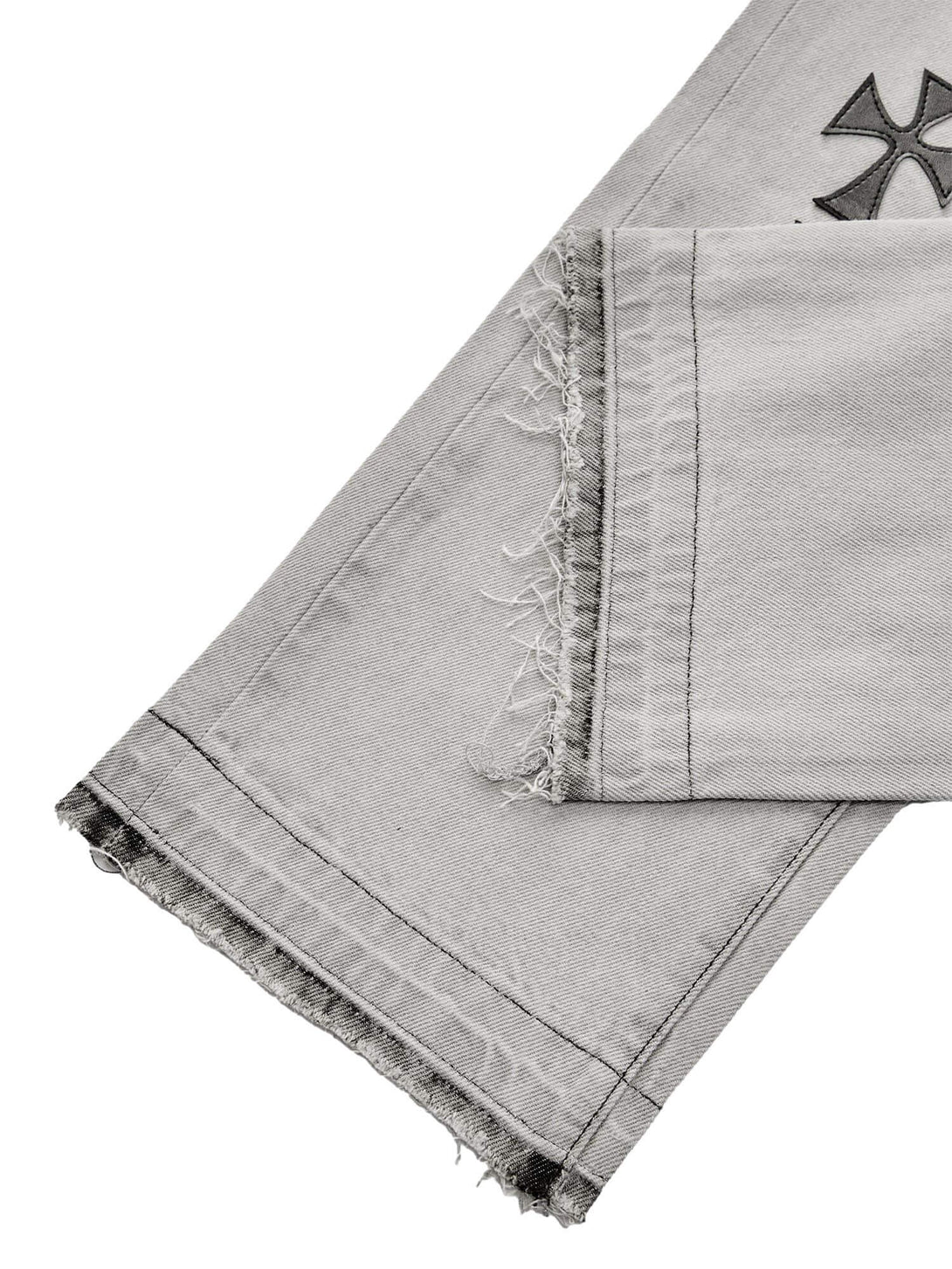 Stand out in every step with the American Vintage Jeans — a bold fusion of retro vibes and modern streetwear. Made from a comfortable cotton blend, these jeans feature trendy graphic prints, multiple utility-style pockets, and an adjustable waistband for