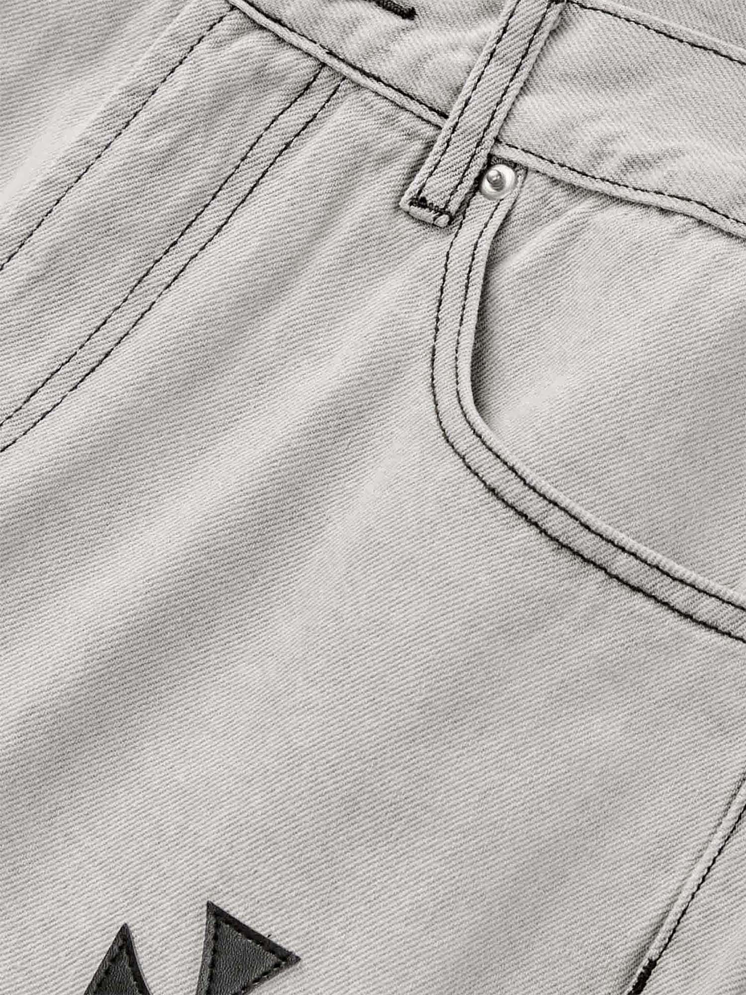Stand out in every step with the American Vintage Jeans — a bold fusion of retro vibes and modern streetwear. Made from a comfortable cotton blend, these jeans feature trendy graphic prints, multiple utility-style pockets, and an adjustable waistband for